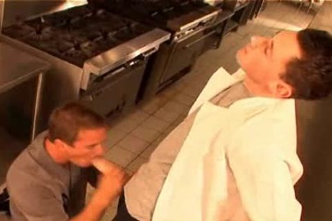 Hung Barrett long pokes Johnny