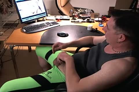 Green Bulge -> Wgreetingste cock juice