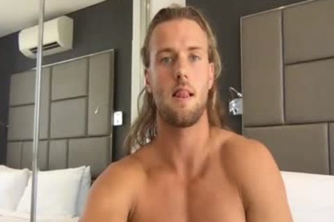 handsome Hunk Wanks Off large 10-Pounder In Solo Session