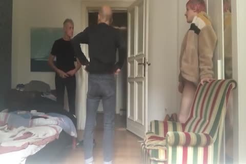 slit IS ALWAYS HUNGRY FOR bare cock