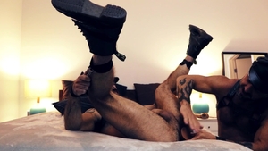 Bromo - Swinger Jake Nicola bareback handjob