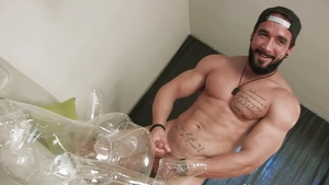 Maskurbate: Athletic Zack Lemec jerking Pascal