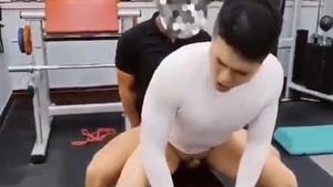 Chinese Fitness trainer tempt And pounds Trainer