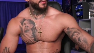 Inked muscled pornstar fetish masturbation live on cam