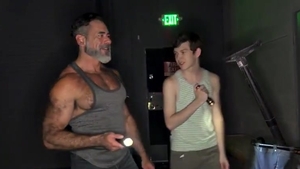 Muscled pornstar feels like slamming hard