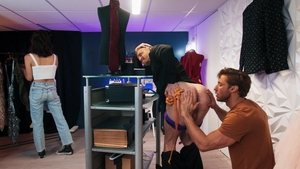 Men: Rimmed by a Hunk in Fitting Room Delight