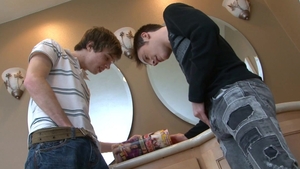 Next Door Twink: Masturbating Magazines with Jesse