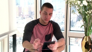 Str8 to Gay: From Straight to Swiping Right